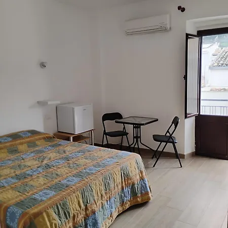 Dentro - 3*